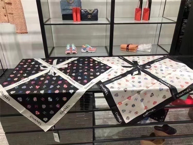 Chanel silk scarf 90X90cm E06